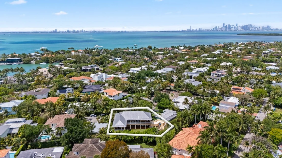 Photo of 685 Harbor Ln