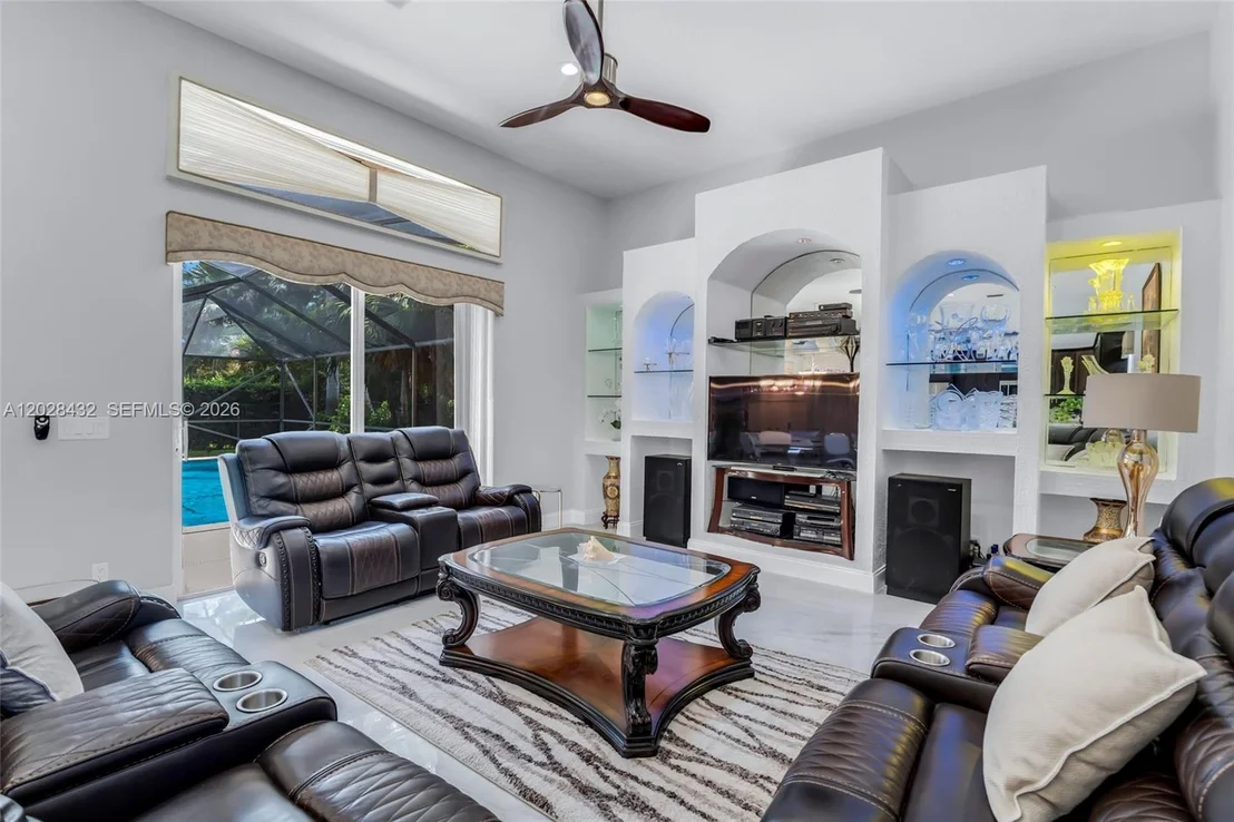 Photo of 3852 Oak Ridge Cir