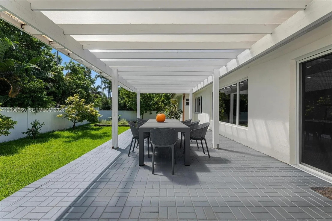Photo of 9217 Bay Dr