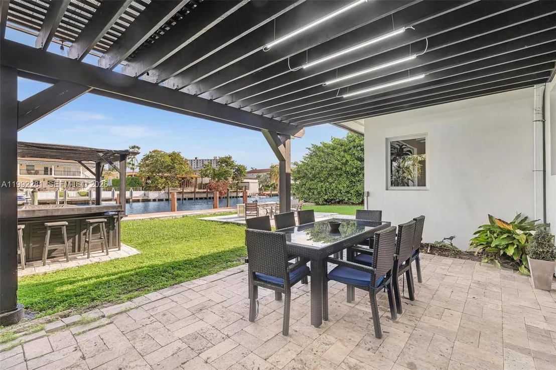 Photo of 472 Sunset Dr