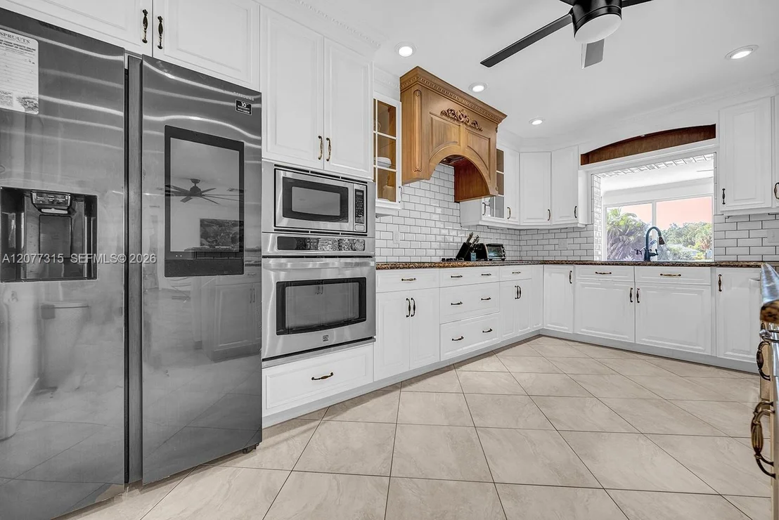 Photo of 3324 Lakeview Blvd