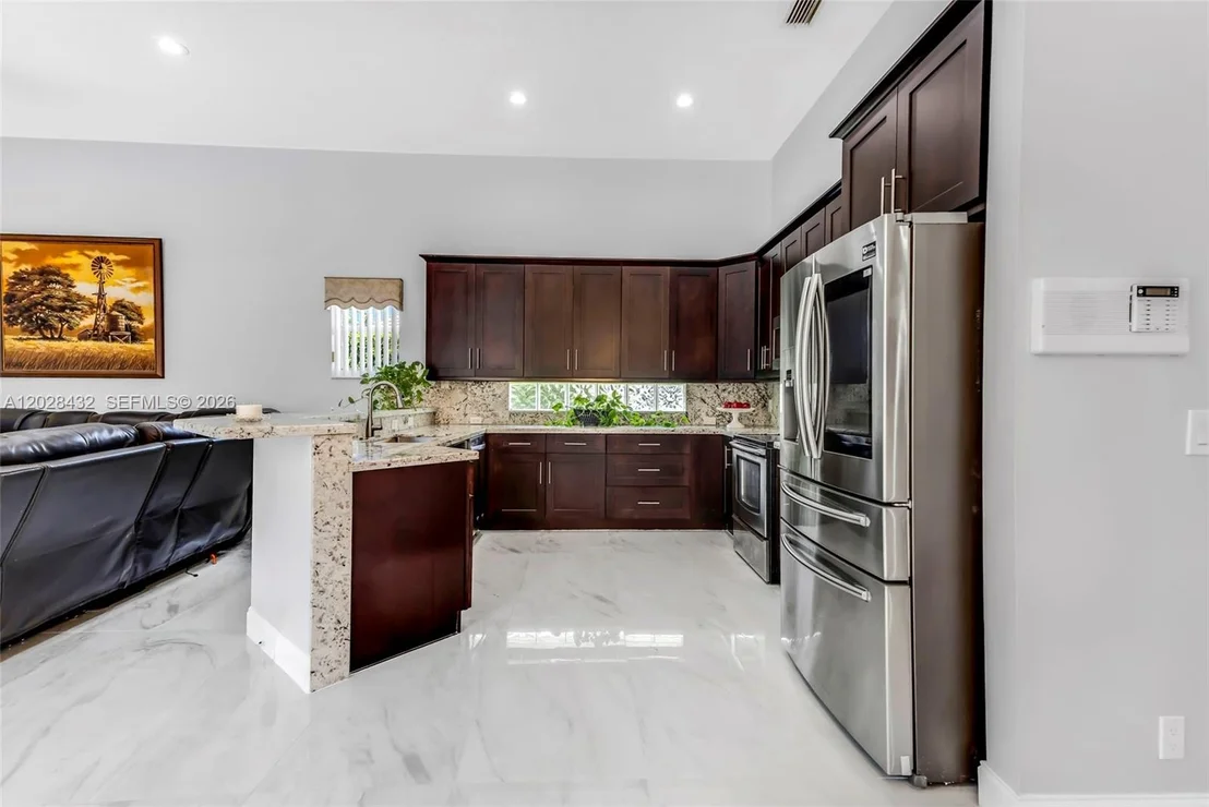 Photo of 3852 Oak Ridge Cir