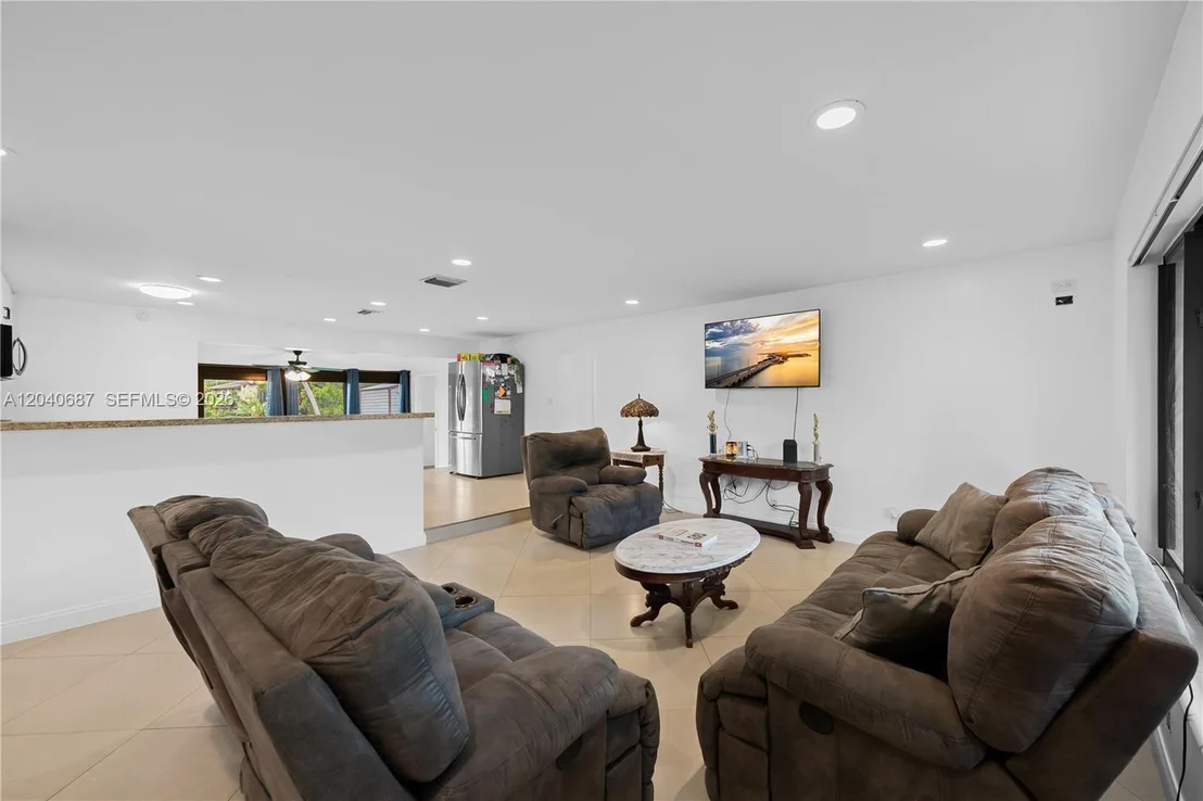Photo of 6839 Tradewind Way
