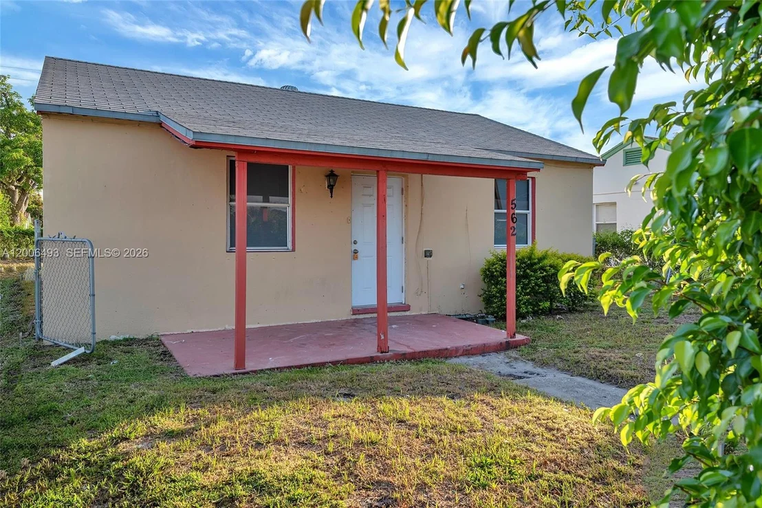 Photo of 562 W 4th St