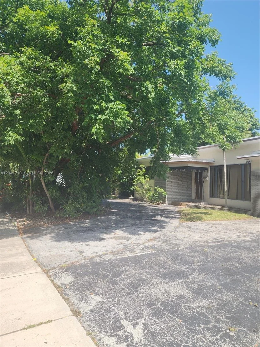 Photo of 2070 Keystone Blvd