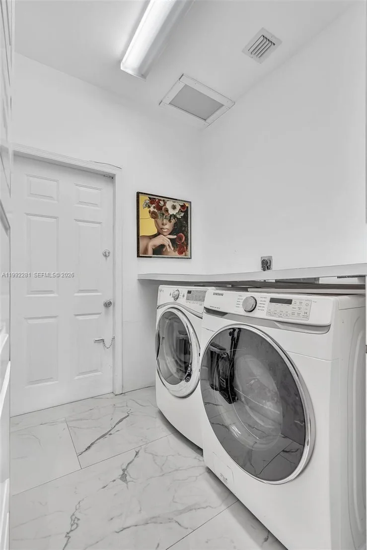 Photo of 472 Sunset Dr