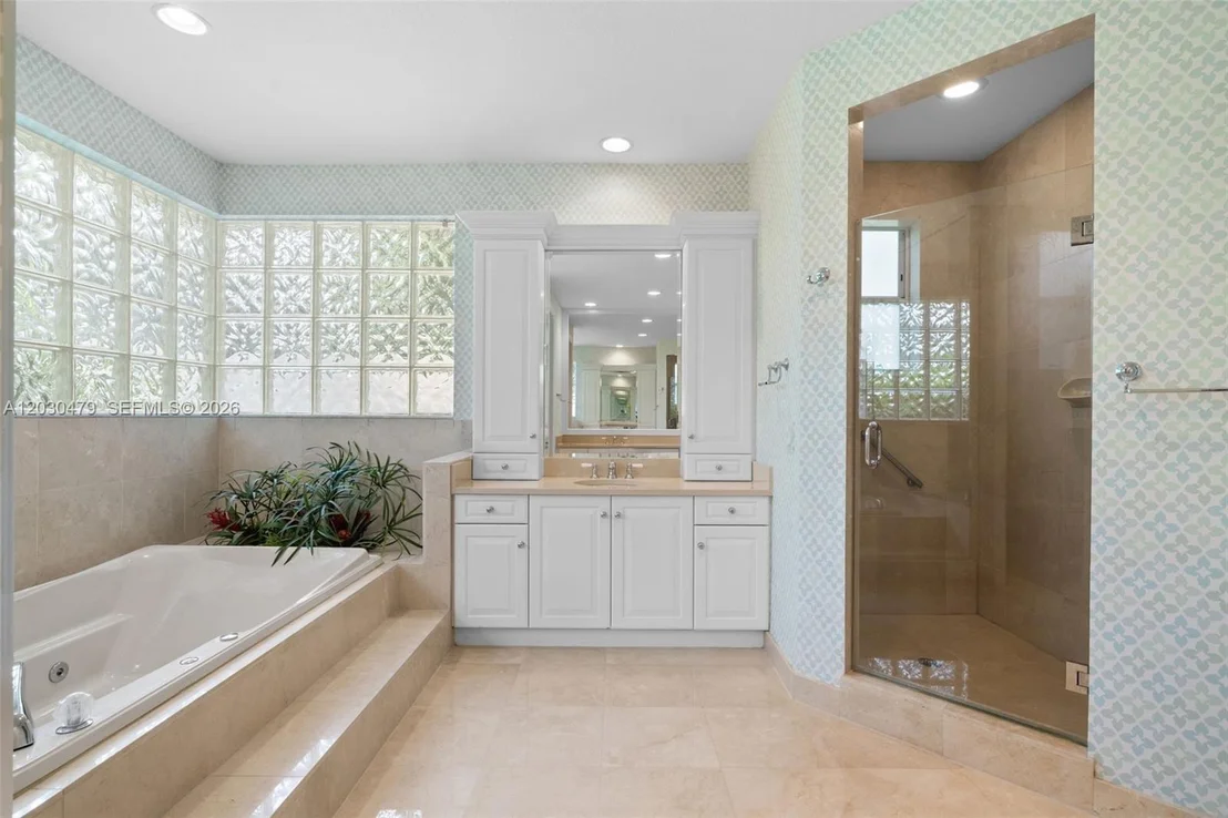 Photo of 6020 W Suburban Dr