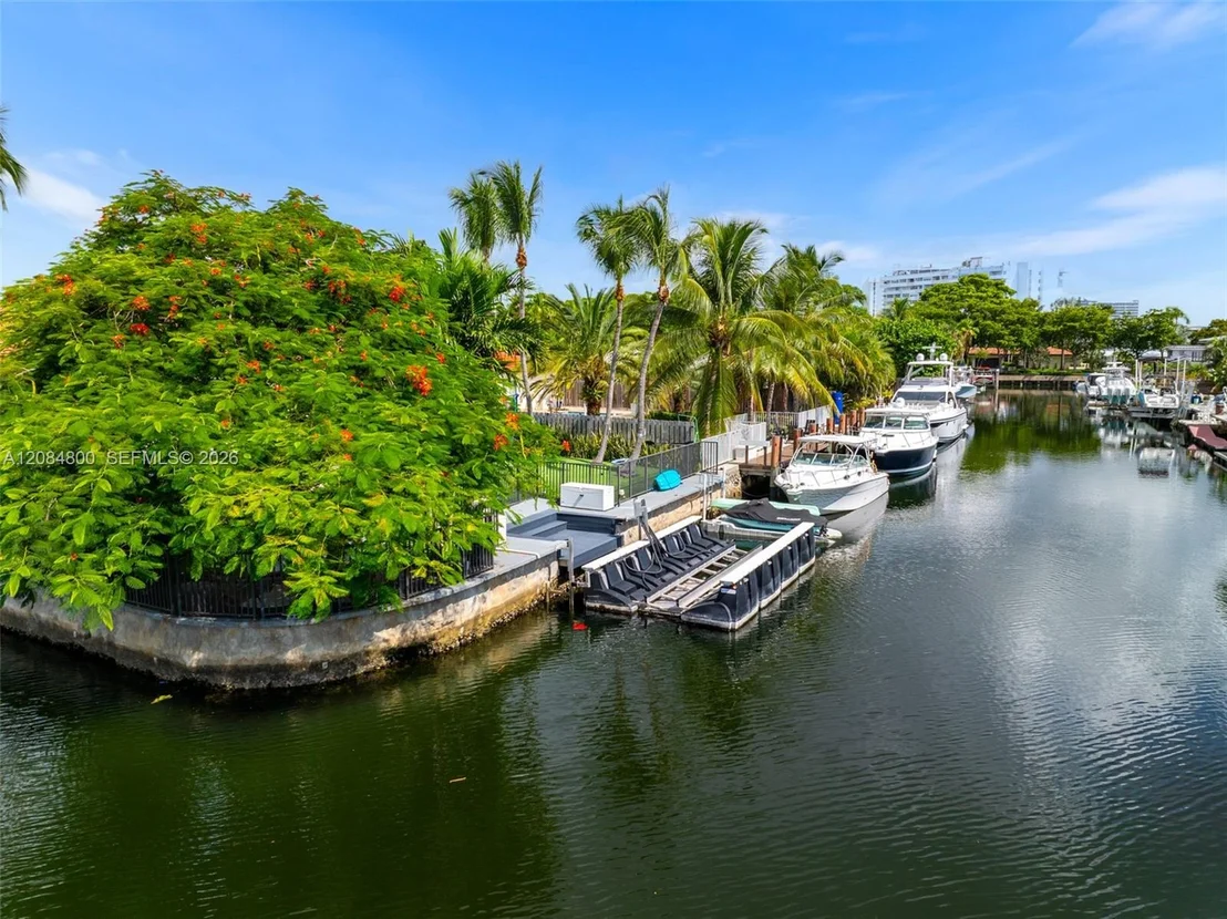 Photo of 12905 Ixora Rd