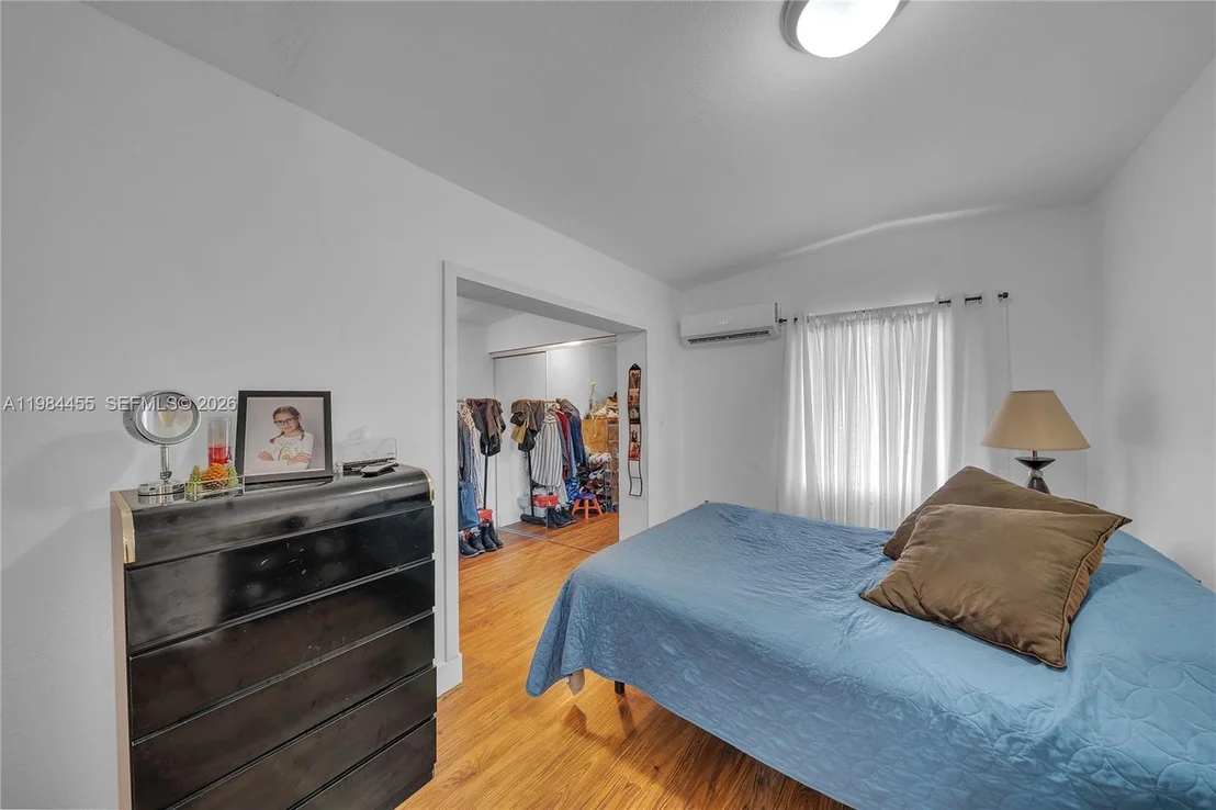 Photo of 213 W 20th St