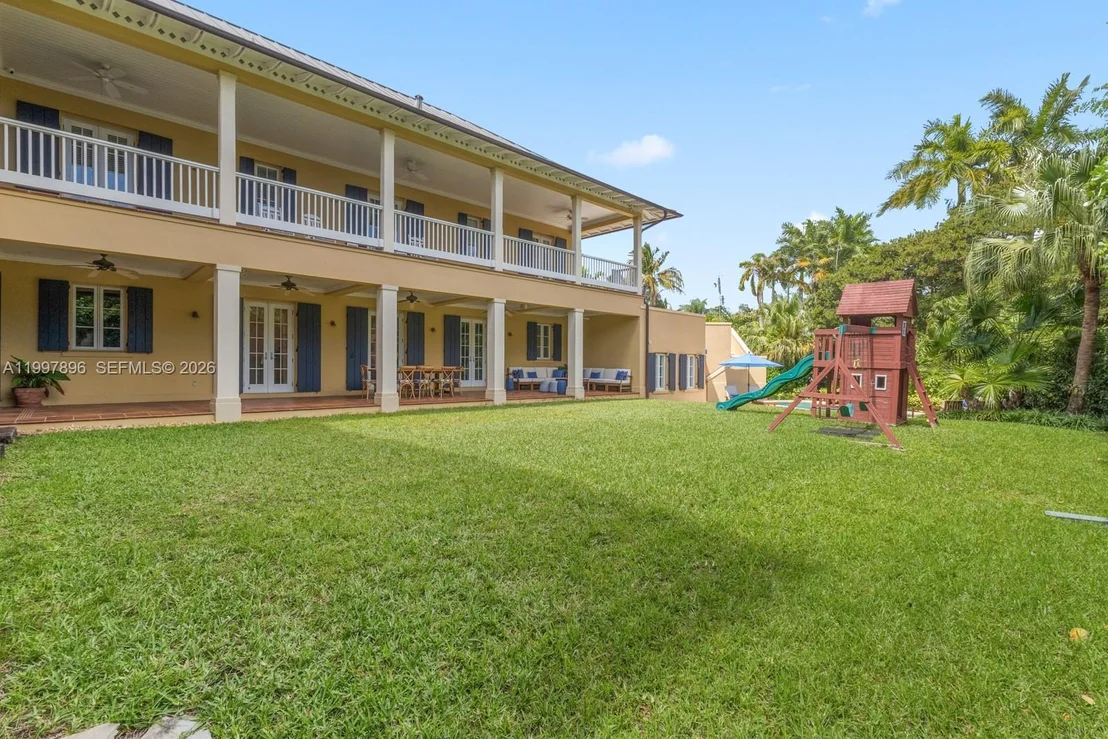 Photo of 685 Harbor Ln