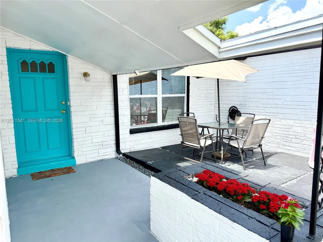 Photo of 143 VALLEY CIR