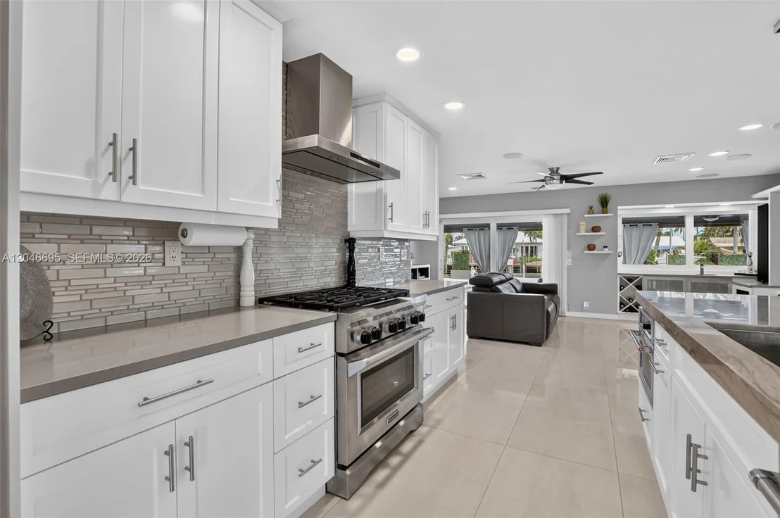 Photo of 966 SE 9th Ave