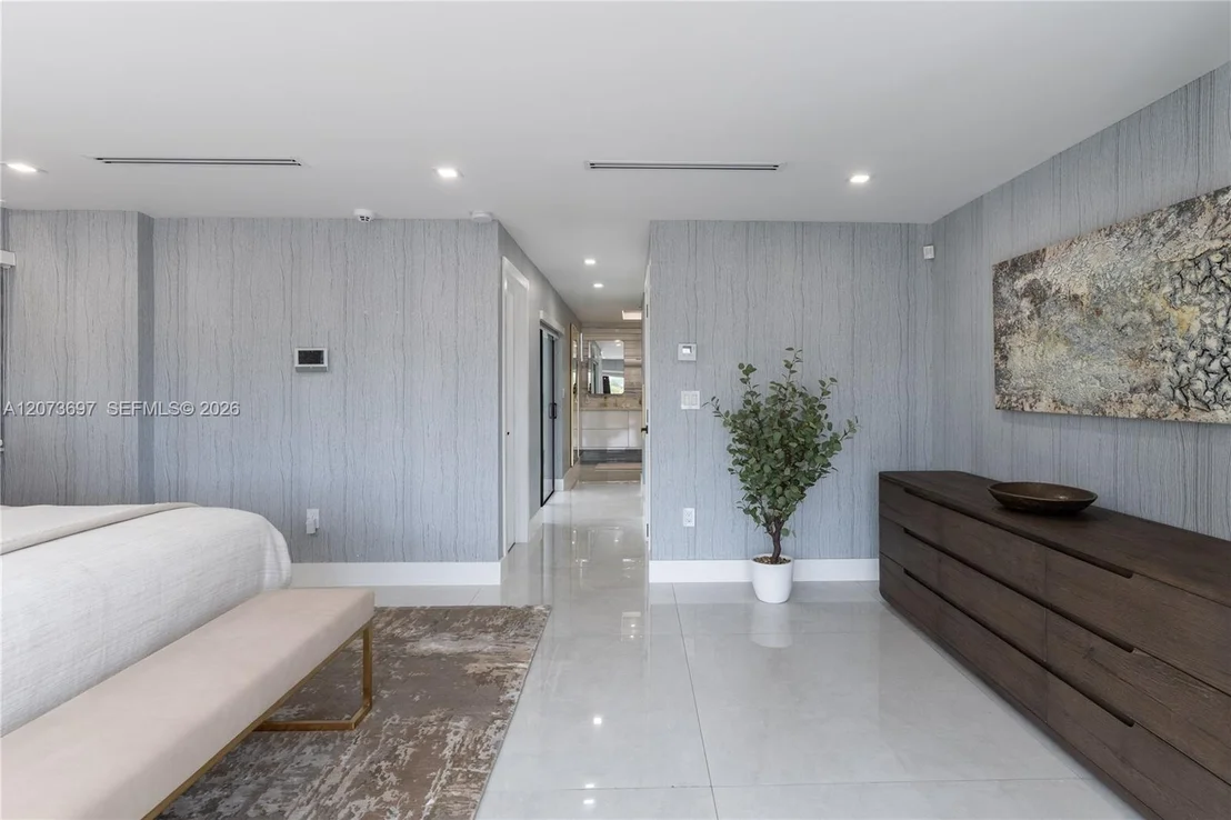 Photo of 5601 N Ocean Dr