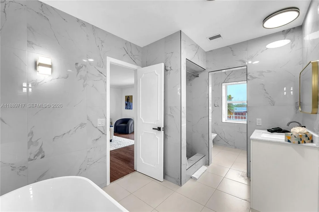 Photo of 4440 NE 23rd Ave