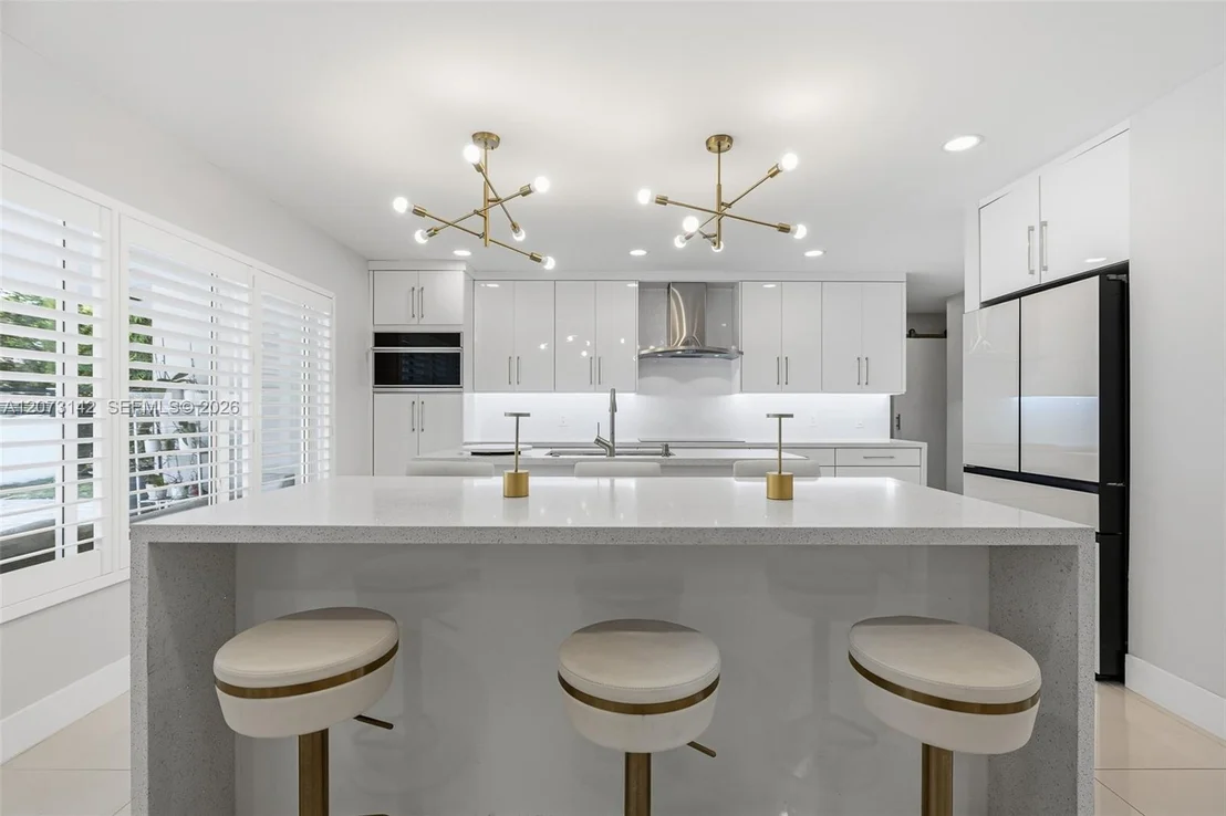 Photo of 932 Bird Rd