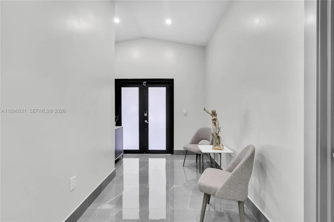 Photo of 3118 W 71st Pl
