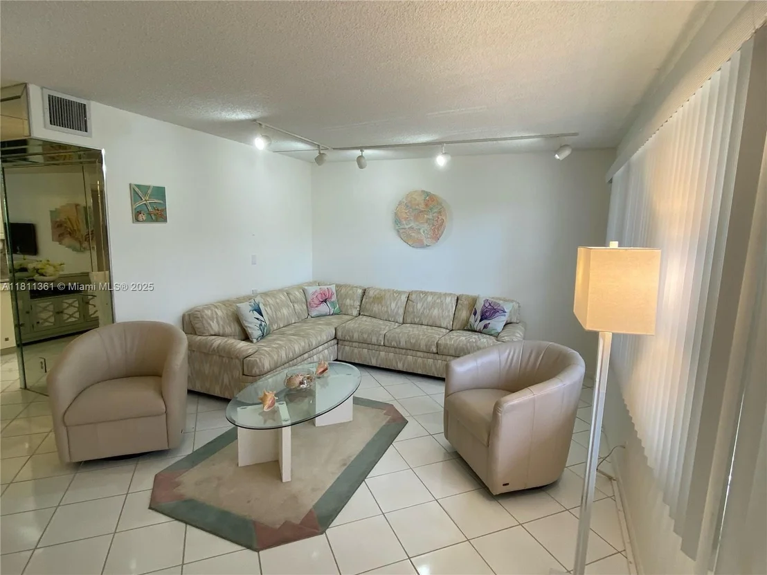 Photo of Unit G3 at 1902 Bermuda Cir