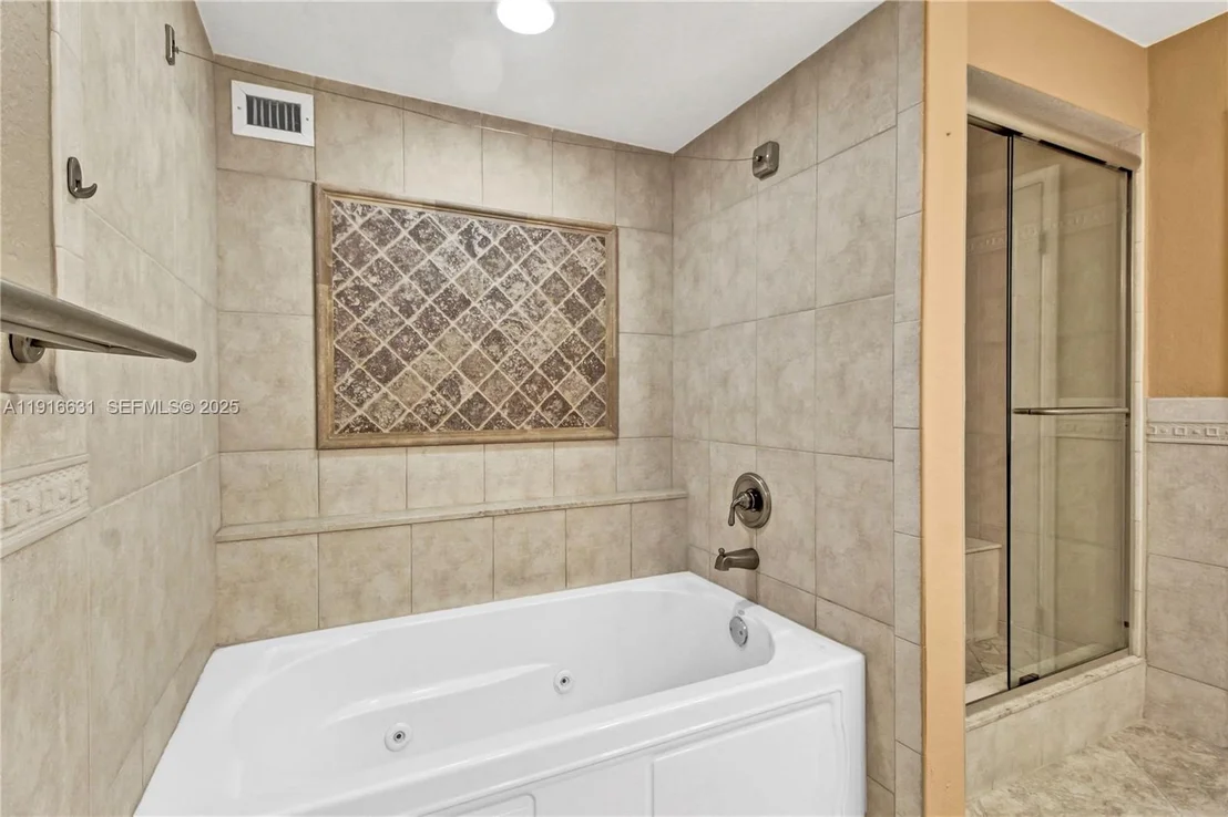 Photo of Unit 821 at 800 Parkview Dr