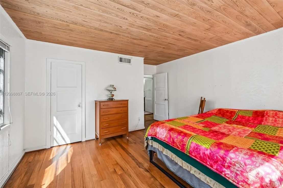 Photo of 3039 Sunrise Boulevard