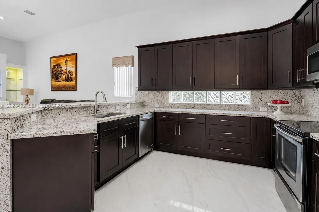 Photo of 3852 Oak Ridge Cir