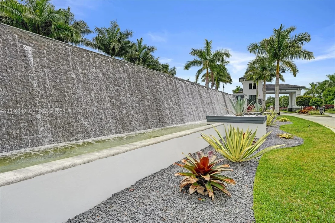 Photo of 8147 Juniper Dr