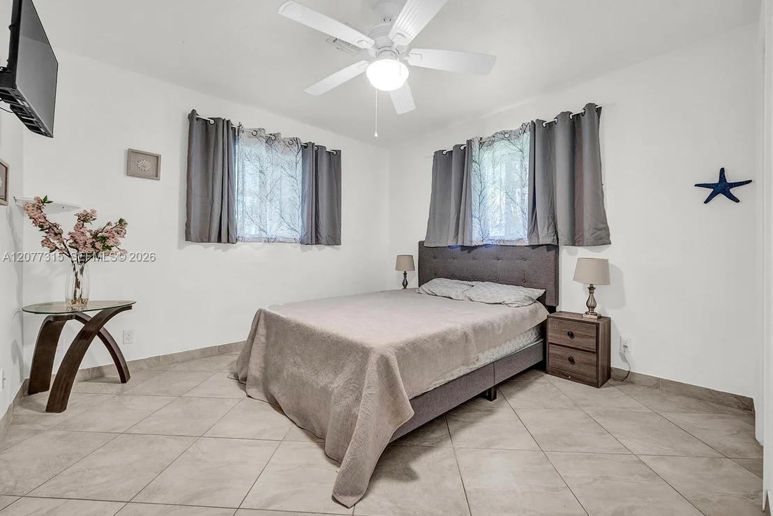 Photo of 3324 Lakeview Blvd