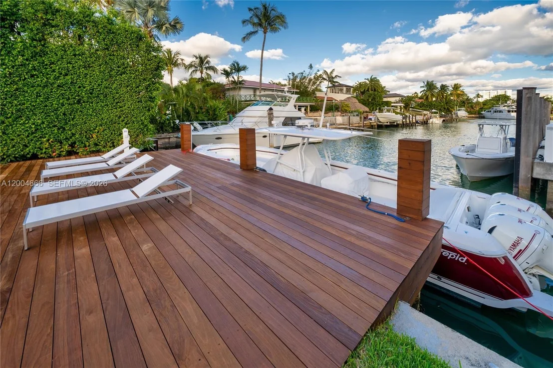 Photo of 861 Harbor Dr