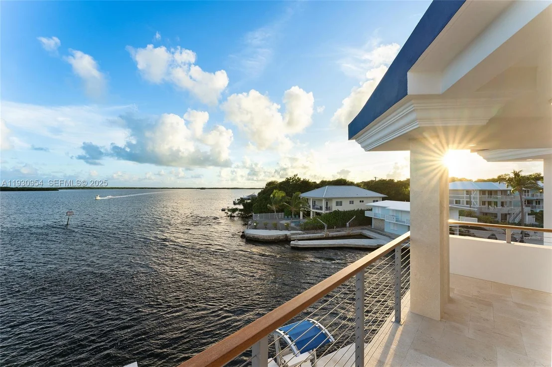 Photo of 180 Pompano Dr