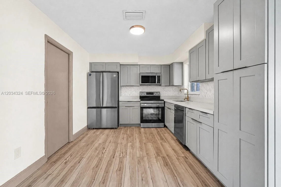 Photo of 3140 NE 9th Ter