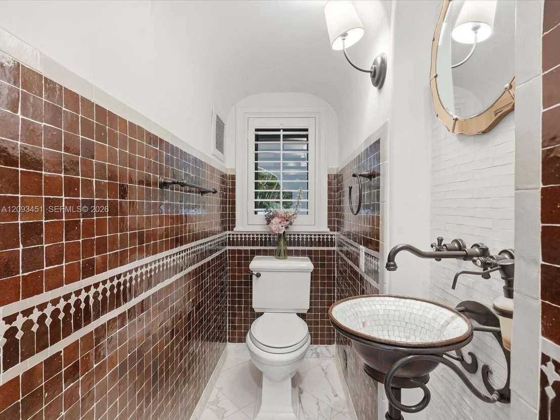 Photo of 421 Sarto Ave