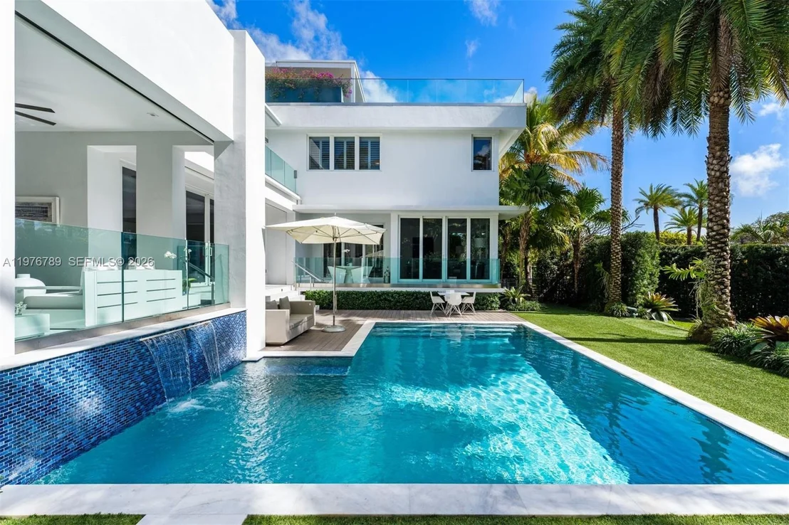 Photo of 741 Harbor Dr
