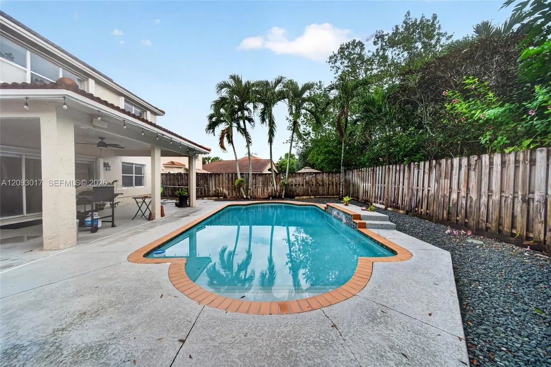 Photo of 16424 Sapphire Pl