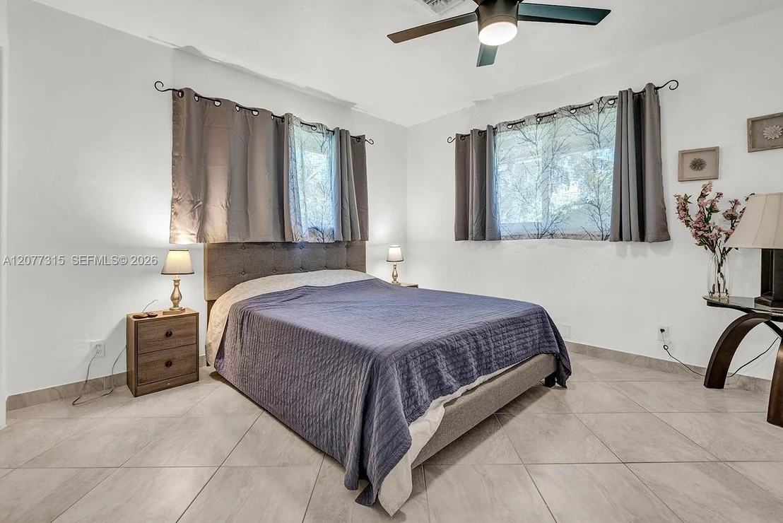 Photo of 3324 Lakeview Blvd