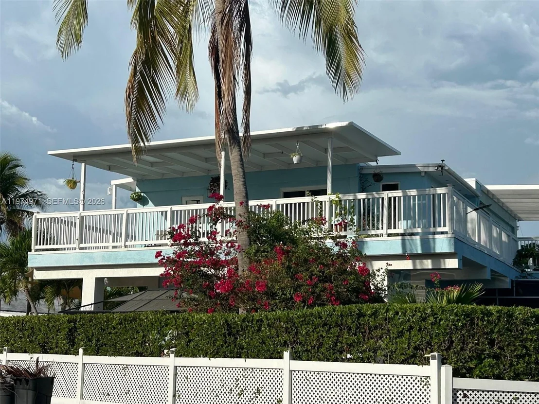 Photo of 212 Banyan Ln