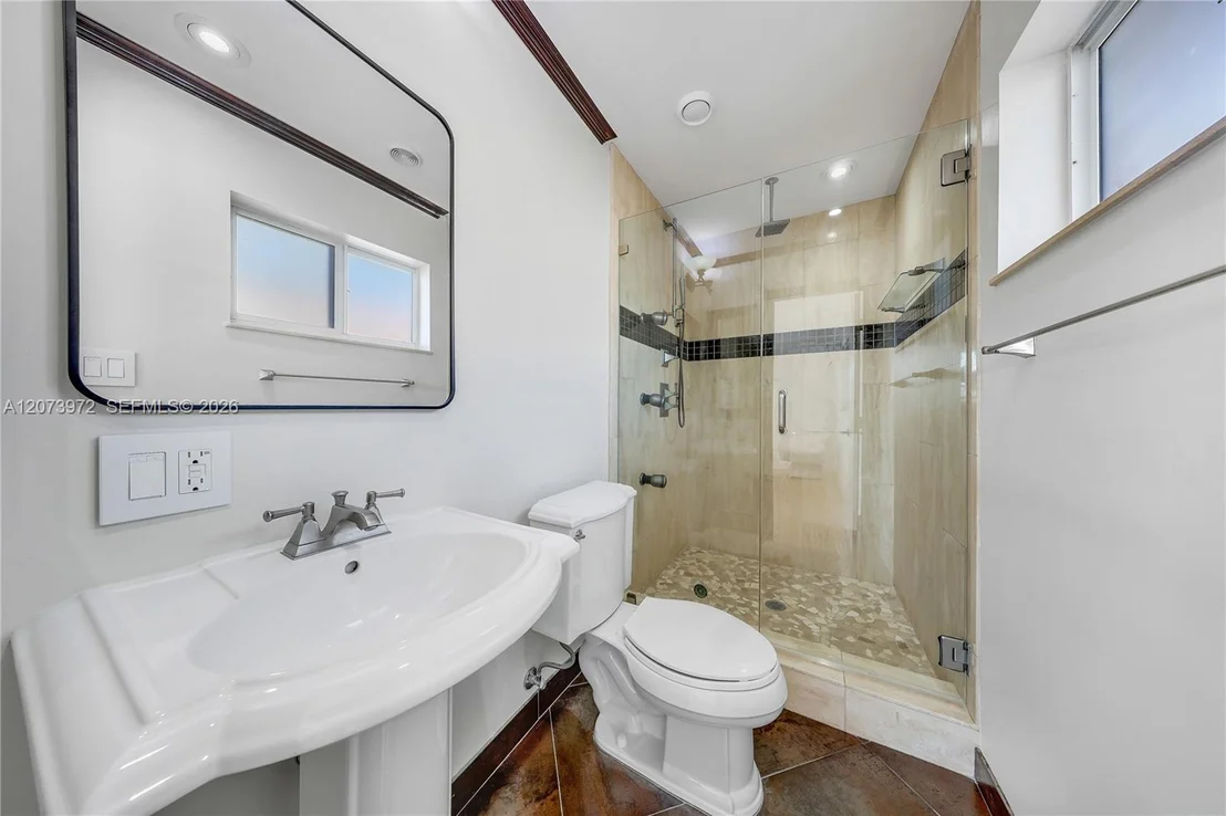 Photo of 800 SE 3rd Ter