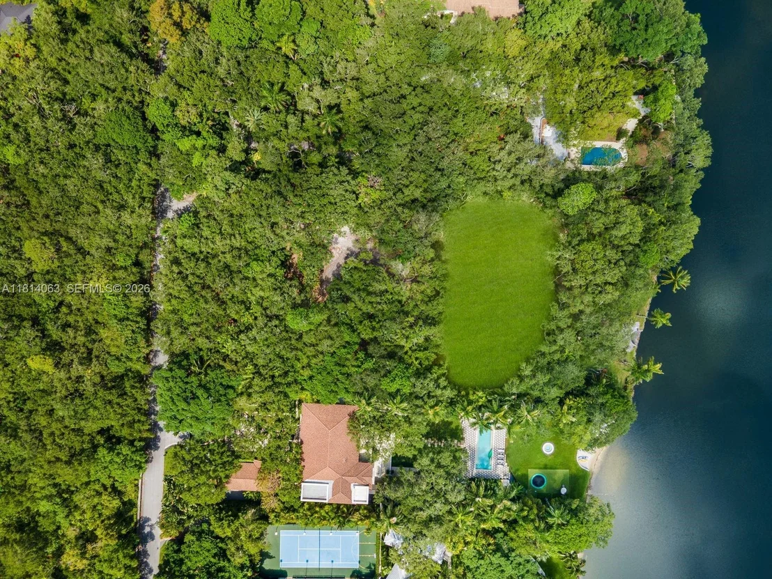 Photo of 5355 Hammock Dr
