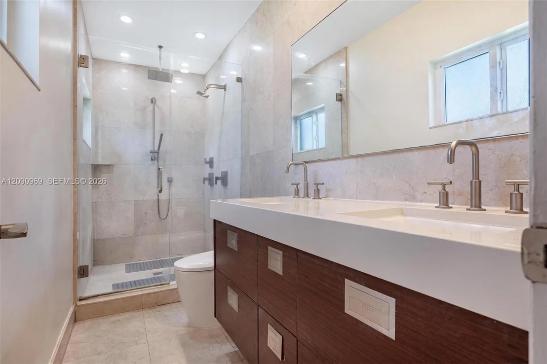 Photo of 9217 Bay Dr