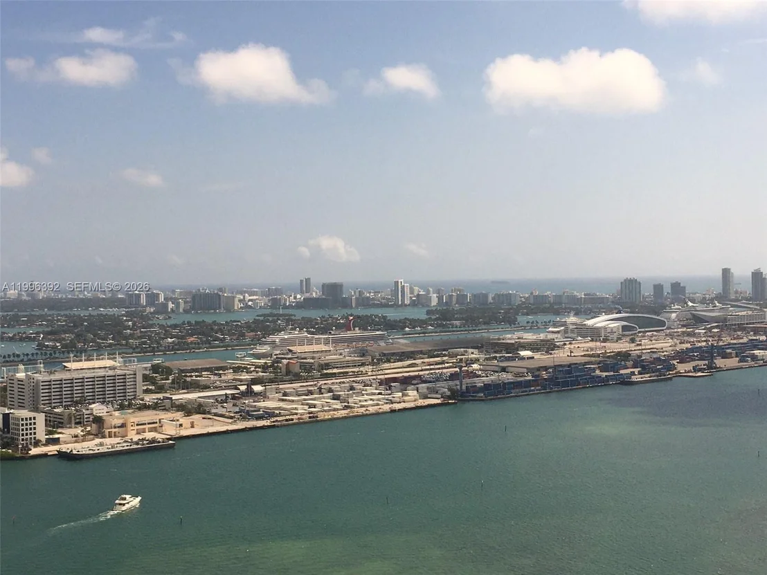 Photo of Unit PH3403 at 900 Brickell Key Blvd