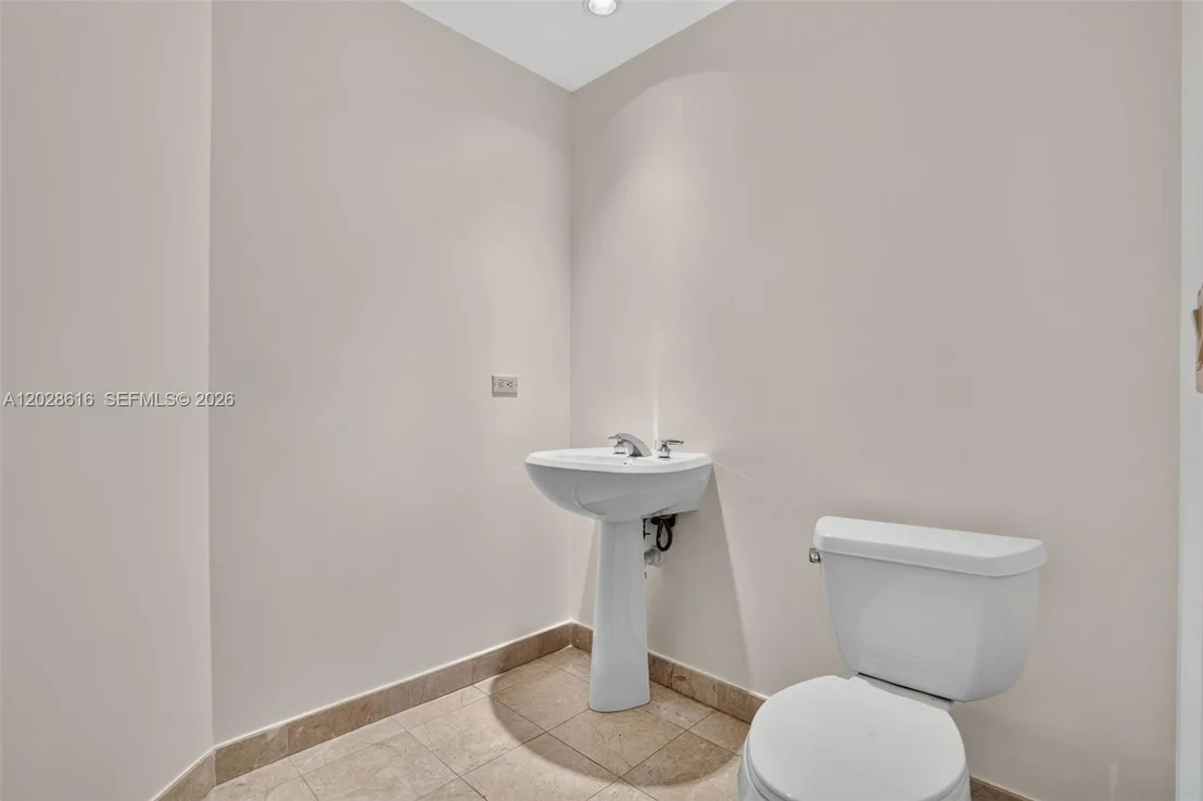 Photo of Unit 906 at 801 Brickell Key Blvd