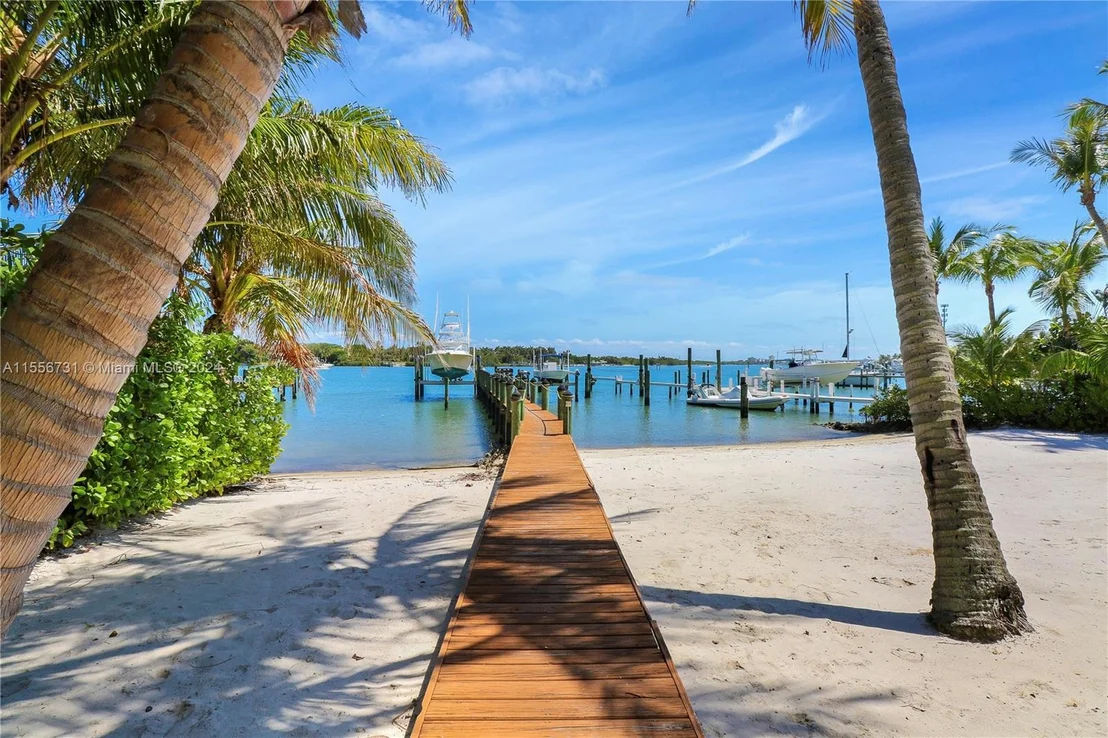 Photo of 17581 SE Conch Bar Ave