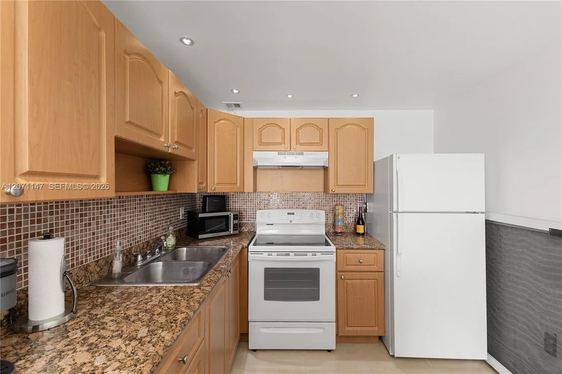 Photo of Unit 607 at 401 Ocean Dr