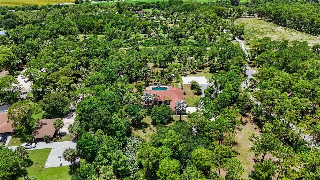 Photo of 1215 Stallion Dr