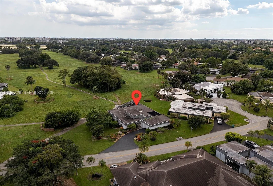 Photo of 5010 Banyan Ln