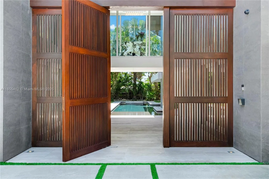 Photo of 545 SABAL PALM