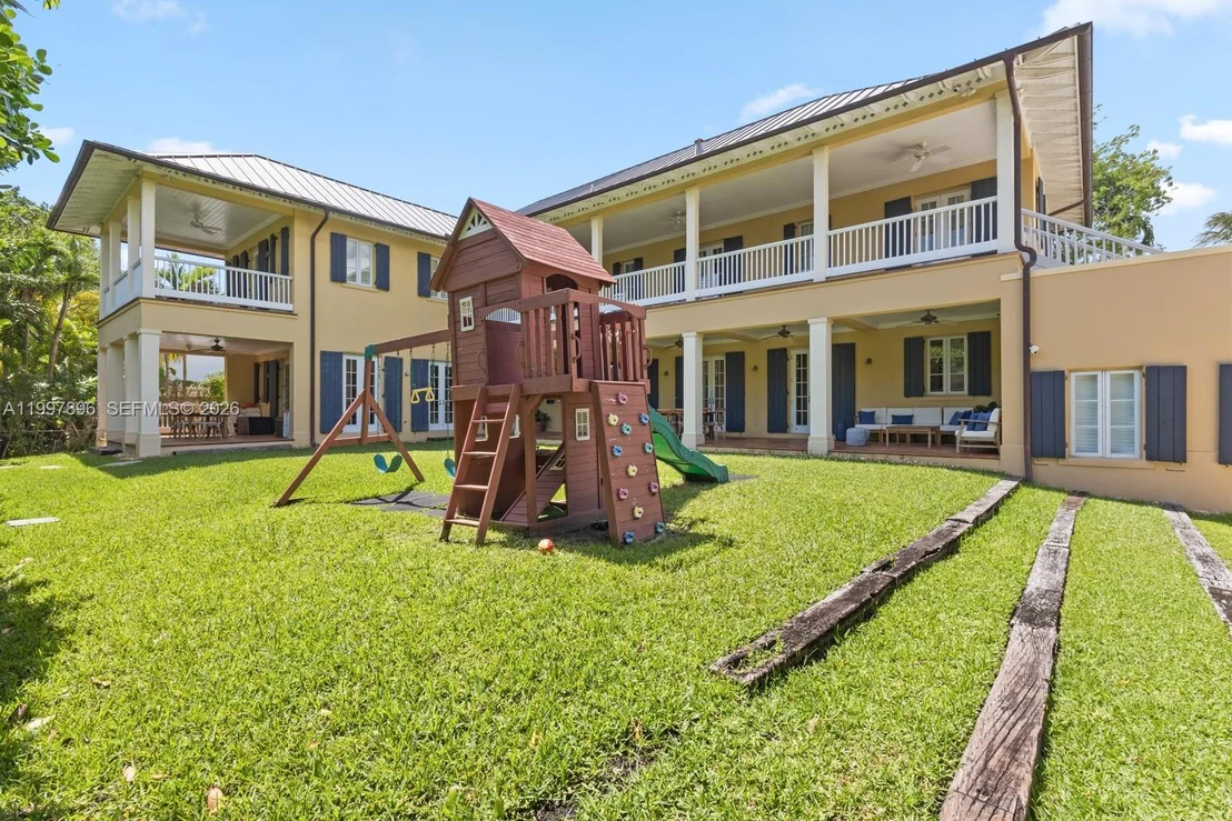 Photo of 685 Harbor Ln