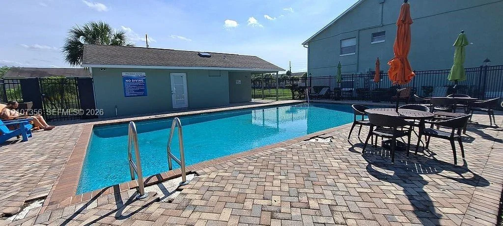Photo of Unit 4 at 4100 Pershing Pointe Place