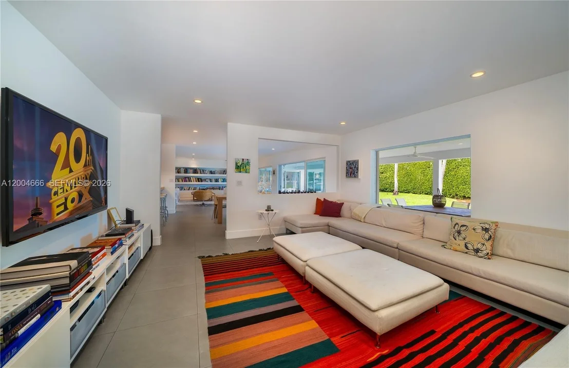 Photo of 861 Harbor Dr