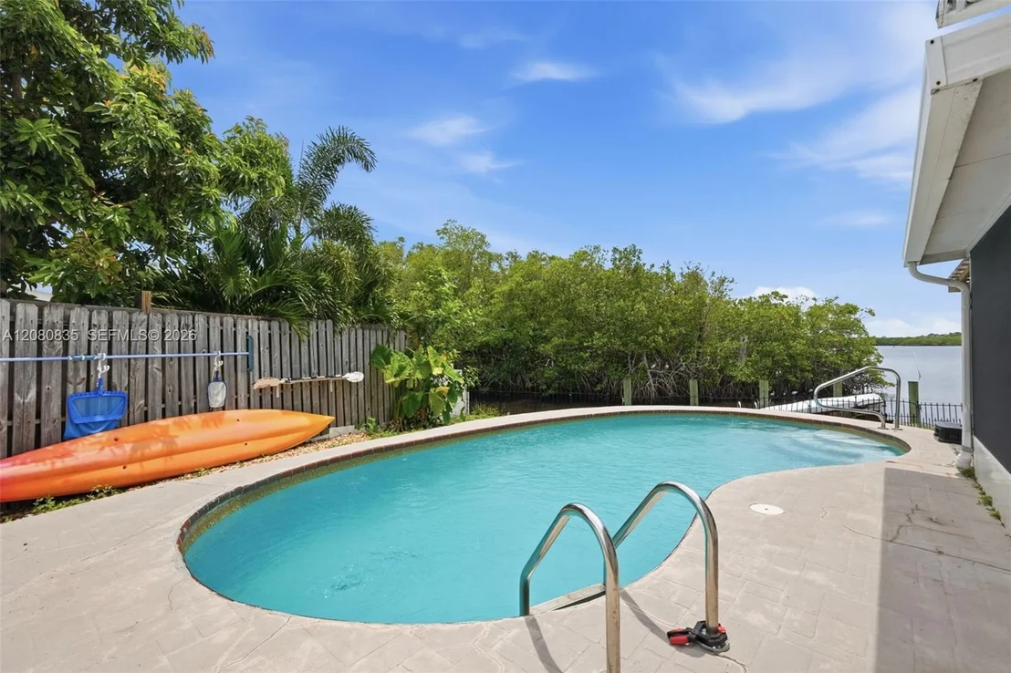 Photo of 70 SW Hideaway Pl