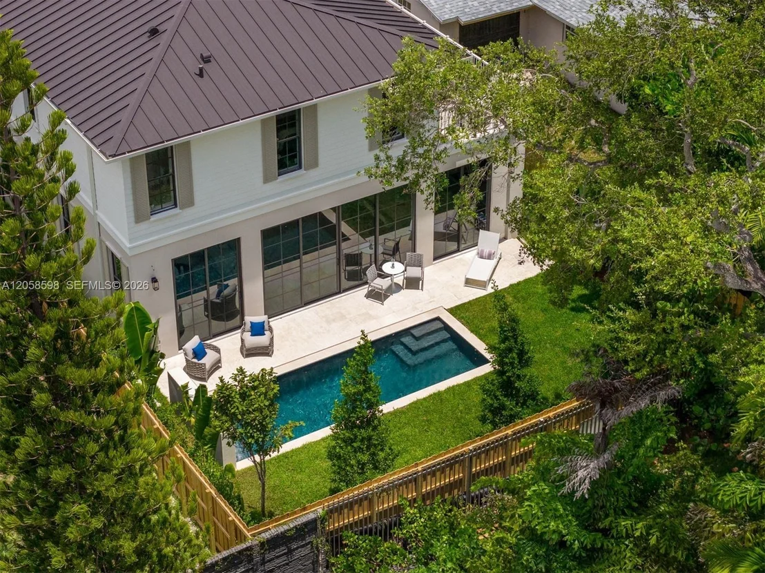 Photo of 3352 Charles Ave