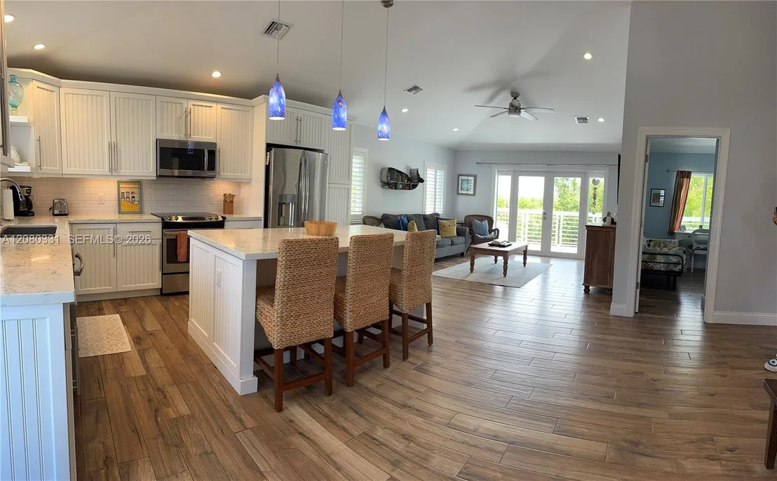 Photo of 102 Venetian Dr